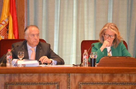 Denuncian por prevaricación en la votación del deslinde al secretario del Ayuntamiento
