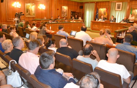 El pleno aprueba un ahorro en cargos de confianza de 600.000 euros