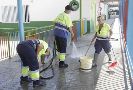 El Ayuntamiento tiene que asumir la limpieza del Centro Social Miraflores