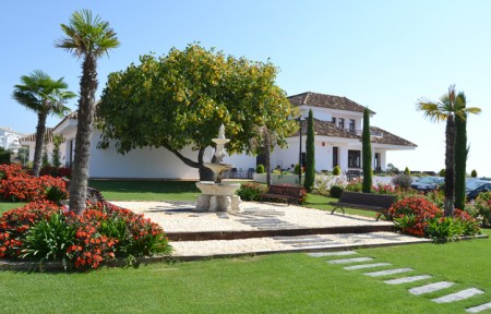 Siete jóvenes de Marbella podrán estudiar gratis una carrera