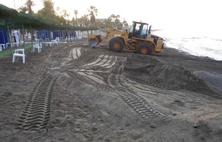 El Ayuntamiento realiza mejoras en las playas de San Pedro Alcántara