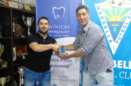 De Cózar apuesta por el proyecto del Marbella FC y renueva su abono
