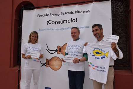Más de un millar de personas participan en la campaña sobre la pesca de inmaduros