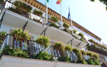 El Ayuntamiento rescata a los 50 universitarios con beca y desiste de hacer otra convocatoria