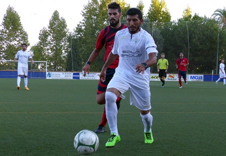 El Atlético Marbella cae a balón parado ante el Estepona (0-2)