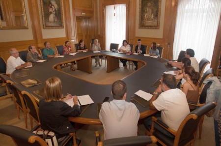 El Ayuntamiento abre al diálogo social los futuros planes de empleo