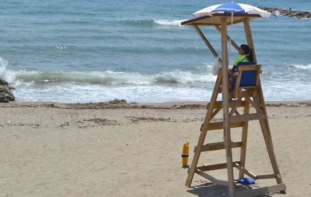 Las playas de Marbella han tenido socorristas durante 139 días