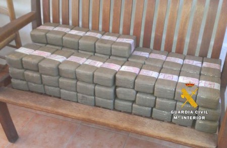 Detienen en Marbella al conductor de un vehículo con 74 kilos de hachís