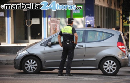La Policía Local de Marbella renovará su imagen y usará pistolas eléctricas