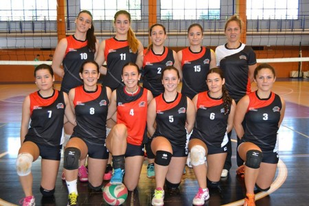 Las juveniles del Voleibol San Pedro ganan el derbi local