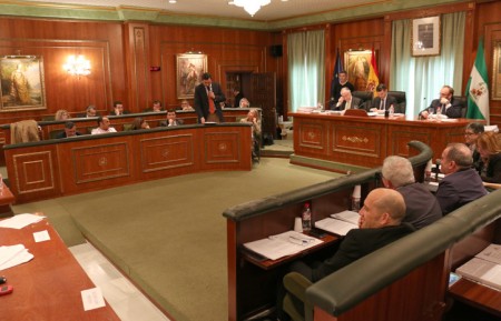 El tripartito salva la aprobación inicial de los presupuestos con la abstención del PP