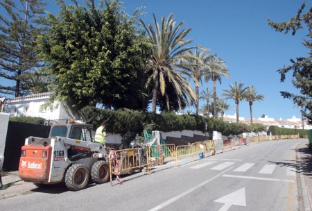 Mejoras en el acerado de la calle Las Azaleas de Nueva Andalucía