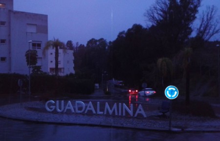 Vecinos piden que se arregle el alumbrado en Guadalmina Alta