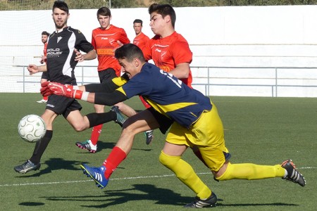 El Atlético Marbella mejora pero no puede con el Archidona (2-1)