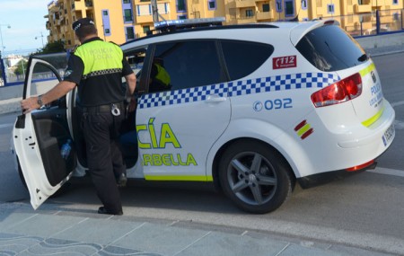 La Policía Local detiene a dos personas por robos en Puerto Banús