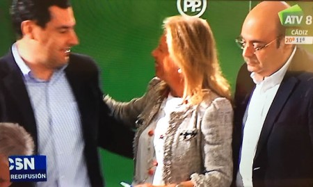 Ángeles Muñoz acude cinco minutos al pleno y se marcha a un acto del PP