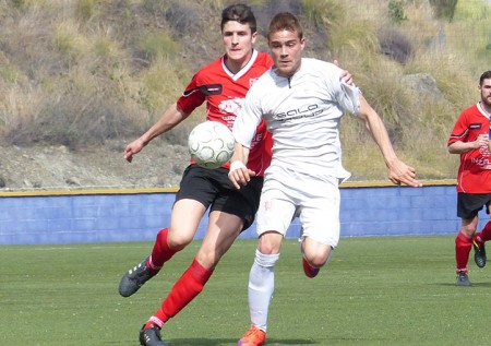 El Atlético Marbella gana tras ocho jornadas al Almogía (6-2)