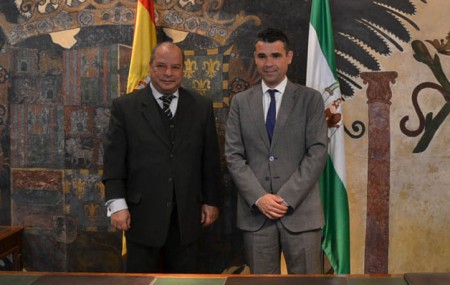 Bernal viajará en mayo a Marruecos para abrir líneas de colaboración