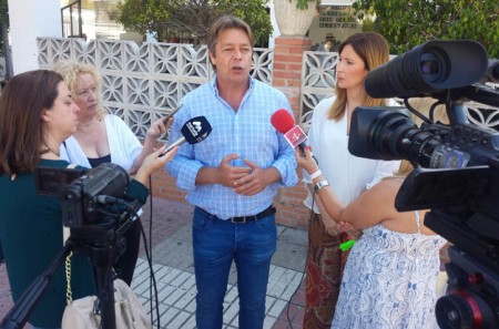 El PSOE recuerda en Marbella que Rajoy pone en riesgo las pensiones