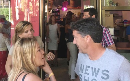 Larrazabal visita la Feria y se reabre la opción de su continuidad 