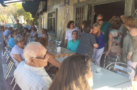 Muñoz se reúne en los barrios con los vecinos y agradece su apoyo