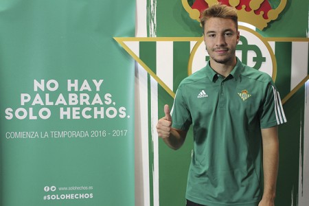El delantero Loren Morón renueva con el Real Betis hasta 2018