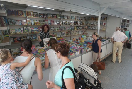 La Feria del Libro de San Pedro vuelve a la calle Marqués del Duero