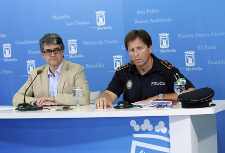 El tripartito dice que el PP envió caballos a un pasacalles en Algeciras