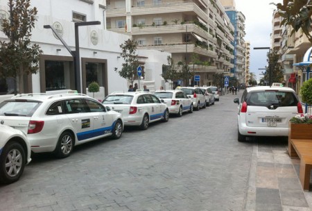 El Ayuntamiento de Marbella hace campaña a favor del taxi legal