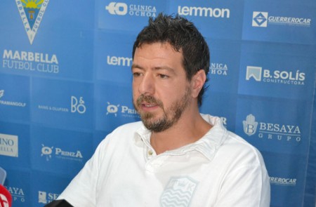Incertidumbre en la afición del Marbella FC ante la falta de fichajes