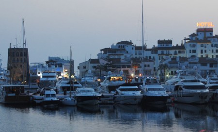 Dos heridos en el incendio de un restaurante en Puerto Banús