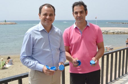 Playas libres de colillas en Marbella con el reparto de 6.000 ceniceros
