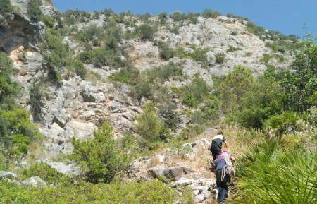 Bomberos de Marbella localizan a dos senderistas perdidos en La Concha