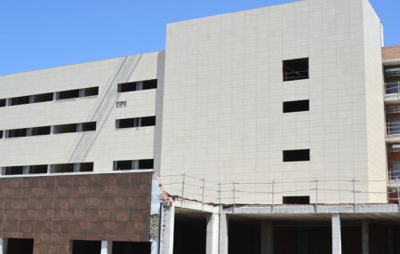 Ayuntamiento y Junta se reúnen este miércoles para hablar del Hospital