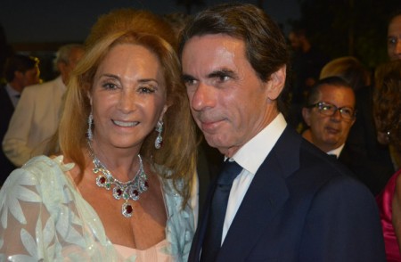 El expresidente Aznar asiste a la gala contra el cáncer en Marbella