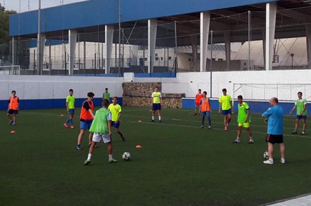 El Atlético Marbellí se ve obligado a entrenar en un campo de Fútbol-7
