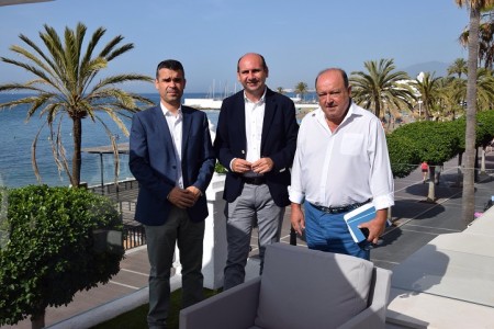 El PSOE exige a Bendodo que convoque las ayudas para el IAE de los hoteles