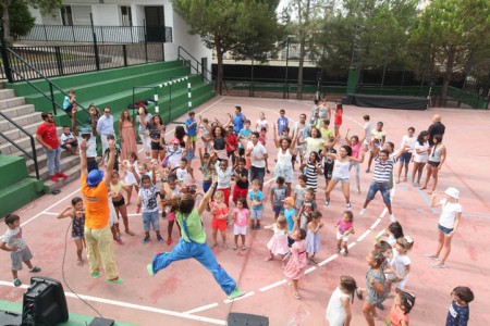 Una fiesta despide la escuela que ha atendido en verano a 125 niños