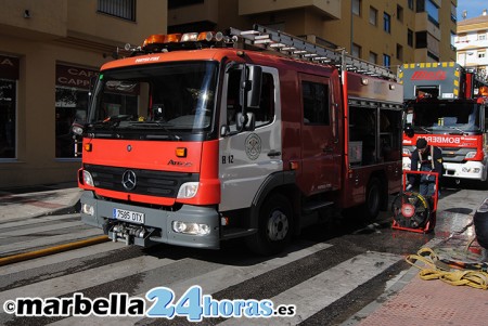 La Policía Local rescata a dos menores de un incendio en San Pedro