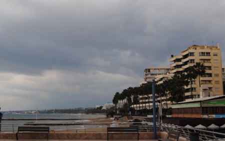 Domingo de lluvia en Marbella con alerta naranja en toda la Costa del Sol