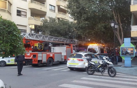Dos heridos al arder una freidora en un restaurante de Marbella