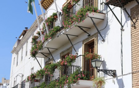 Marbella ampliará en 2017 las ayudas al alquiler para familias necesitadas