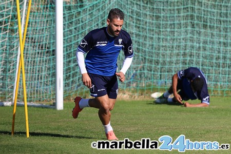 Kike Márquez regresa a casa como la gran referencia del Marbella FC
