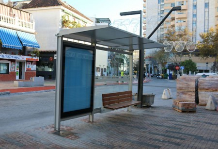 La marquesina de la avenida Nabeul está al revés por motivos técnicos