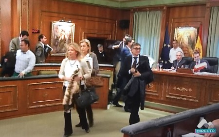 El PP dinamita el pleno con un rastrero linchamiento a Isabel Pérez