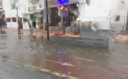 La lluvia vuelve a inundar Marbella y se anuncia una nueva alerta amarilla