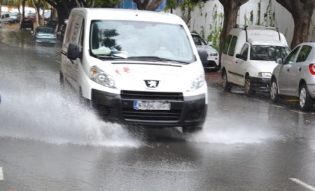 Meteorología amplía a este domingo la alerta naranja en Marbella
