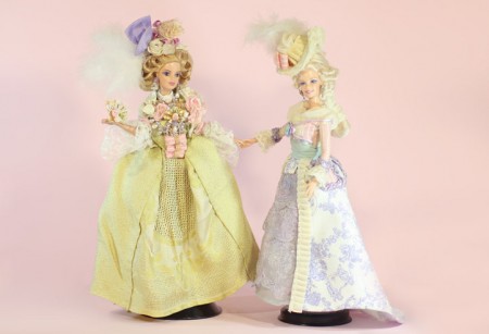 Inaugurada la exposición "Barbie y la historia de la moda" en San Pedro