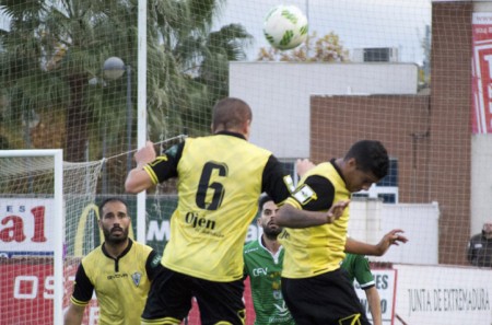 Un gris Marbella FC se ahoga en el campo del Villanovense (3-1)