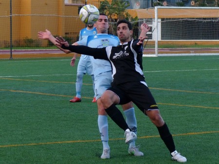 El Atlético Marbella cierra el año con empate ante Athletic Fuengirola (2-2)